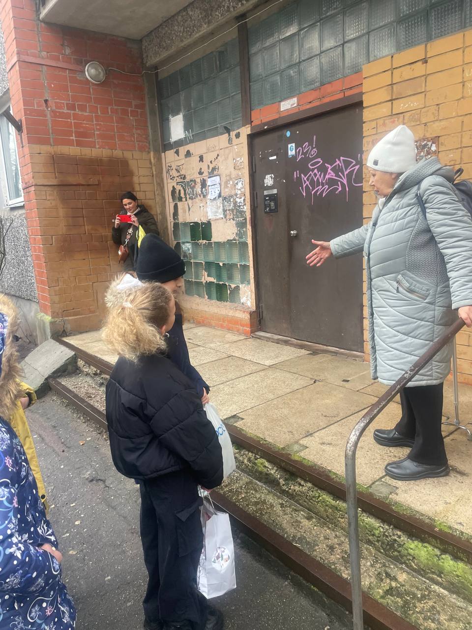 Palīdzi tiem, kas blakus