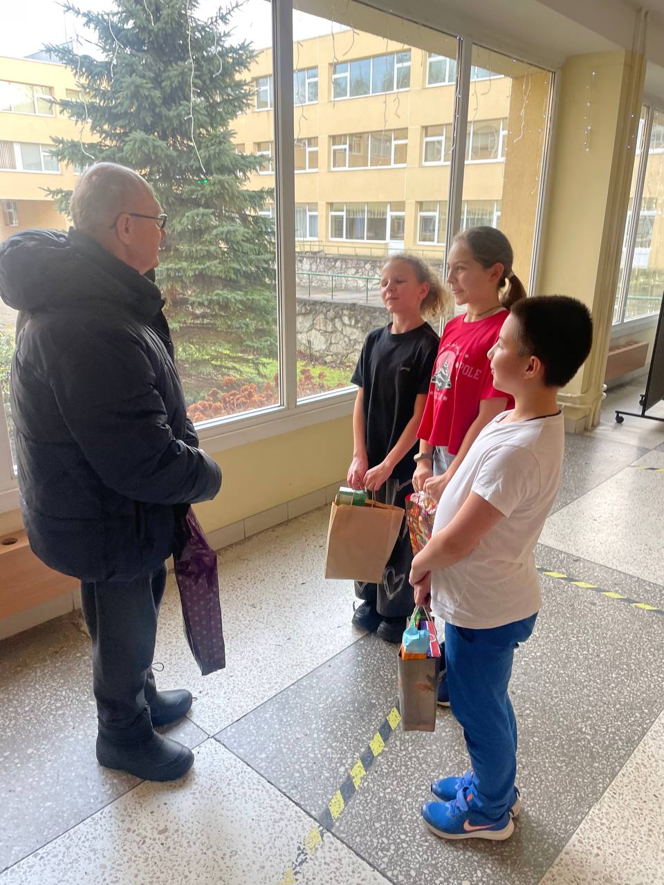 Palīdzi tiem, kas blakus