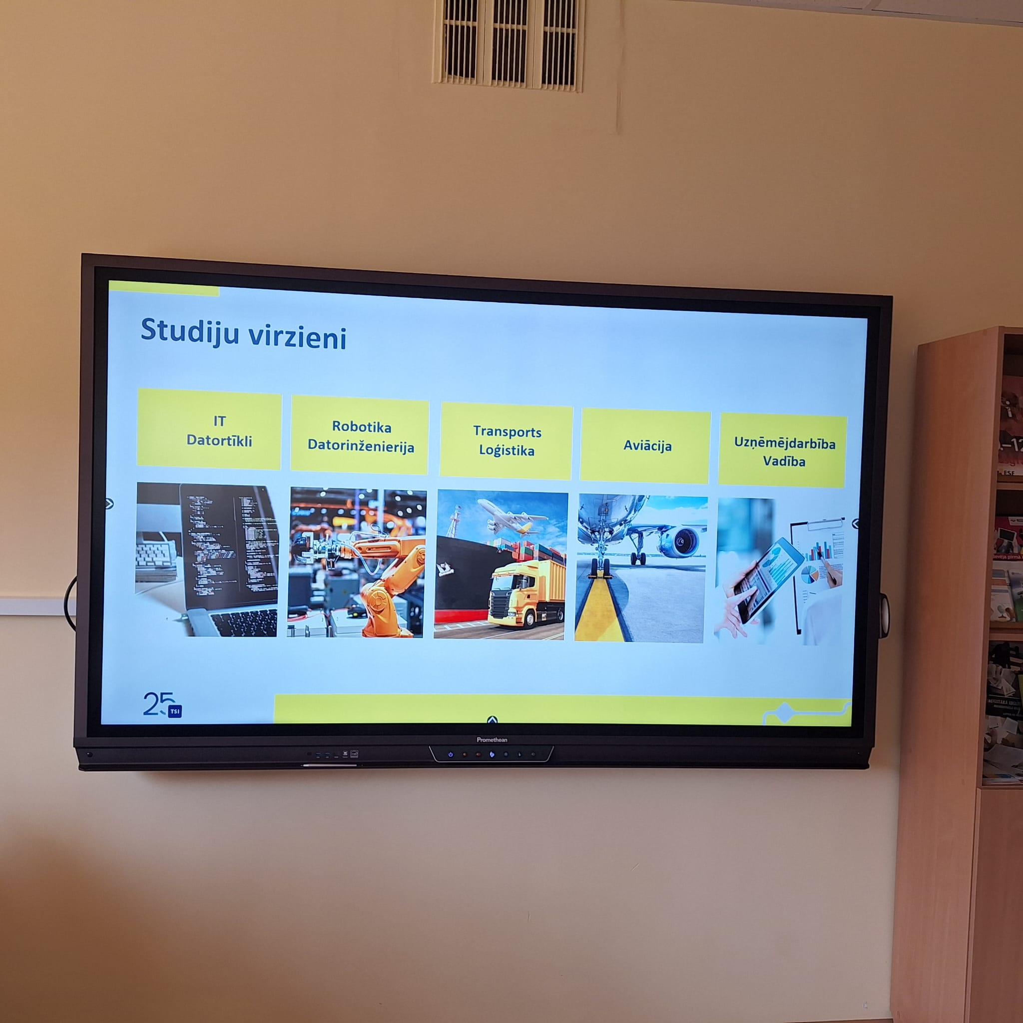 Vidusskolēnu tikšanās ar Transporta un Sakaru institūta (TSI) pārstāvjiem